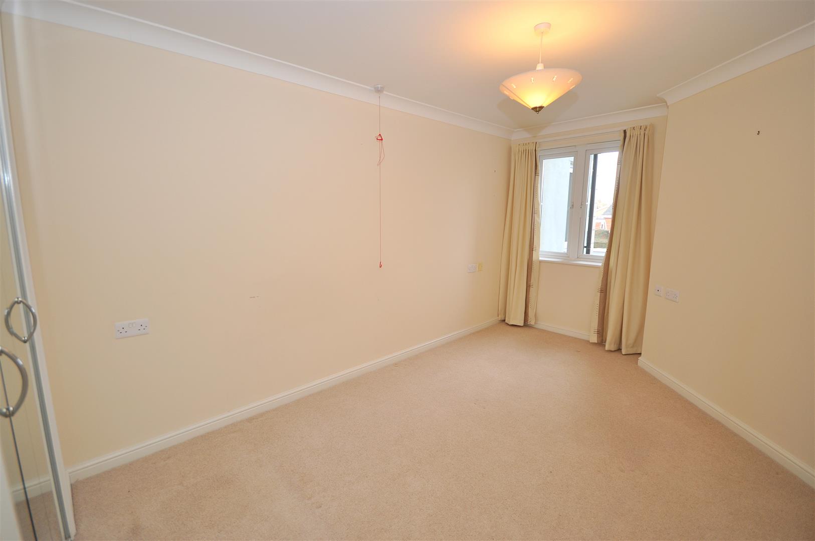 Bedroom Property In Yorkshire With Two Reception Rooms Bedroom Property In Yorkshire With Two Reception Rooms